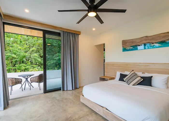 New Modern 6br, Pool, Walk 2 Beach, Sleeps 20