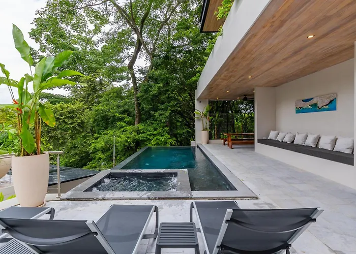 New Modern 6br, Pool, Walk 2 Beach, Sleeps 20 Villa *