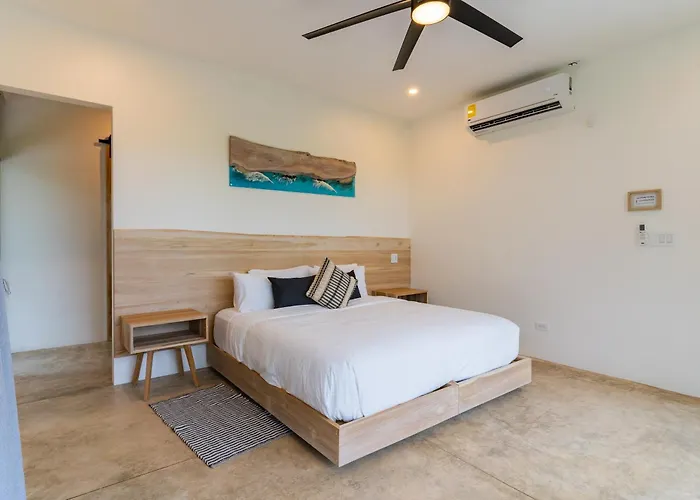 Villa New Modern 6br, Pool, Walk 2 Beach, Sleeps 20