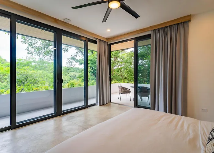 Villa New Modern 6br, Pool, Walk 2 Beach, Sleeps 20