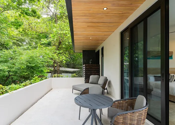 New Modern 6br, Pool, Walk 2 Beach, Sleeps 20 Playa Guiones
