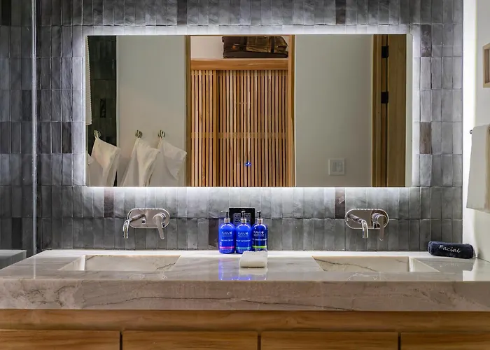 Villa New Modern 6br, Pool, Walk 2 Beach, Sleeps 20