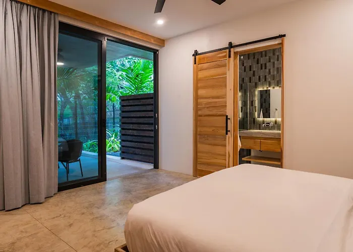 New Modern 6br, Pool, Walk 2 Beach, Sleeps 20 * Playa Guiones