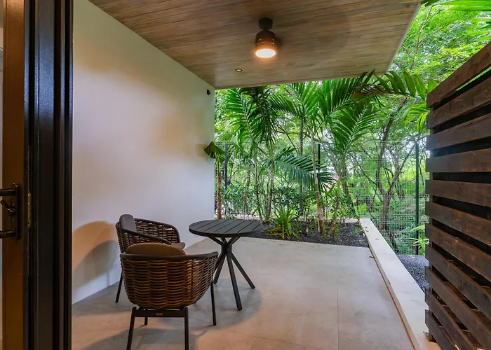 New Modern 6br, Pool, Walk 2 Beach, Sleeps 20 Playa Guiones