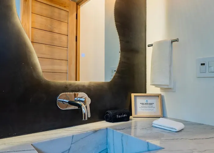 Villa New Modern 6br, Pool, Walk 2 Beach, Sleeps 20 Playa Guiones
