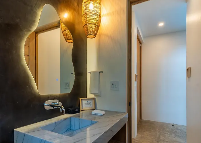 Villa New Modern 6br, Pool, Walk 2 Beach, Sleeps 20 *