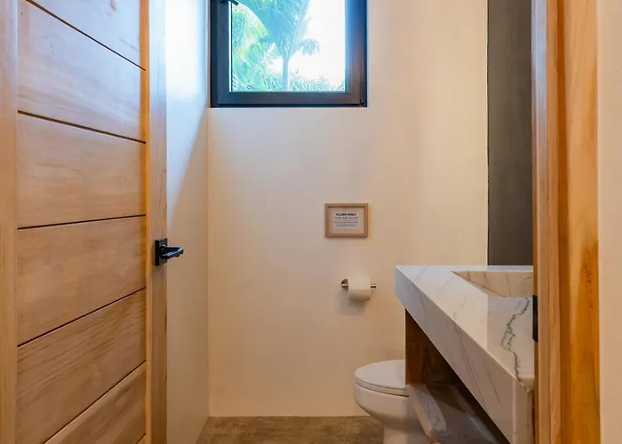 Villa New Modern 6br, Pool, Walk 2 Beach, Sleeps 20 *