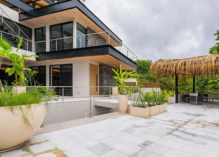 New Modern 6br, Pool, Walk 2 Beach, Sleeps 20 *