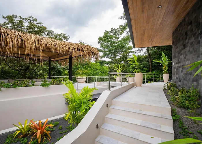 New Modern 6br, Pool, Walk 2 Beach, Sleeps 20 *