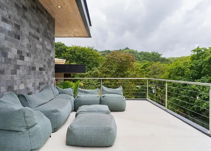 Villa New Modern 6br, Pool, Walk 2 Beach, Sleeps 20 Playa Guiones