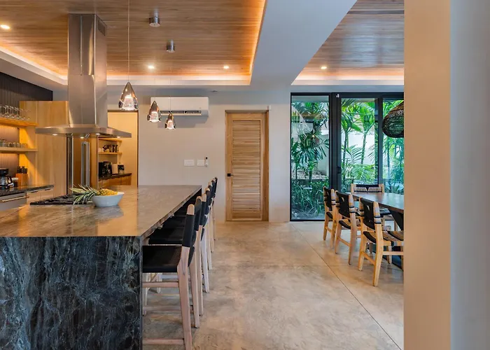 New Modern 6br, Pool, Walk 2 Beach, Sleeps 20 *