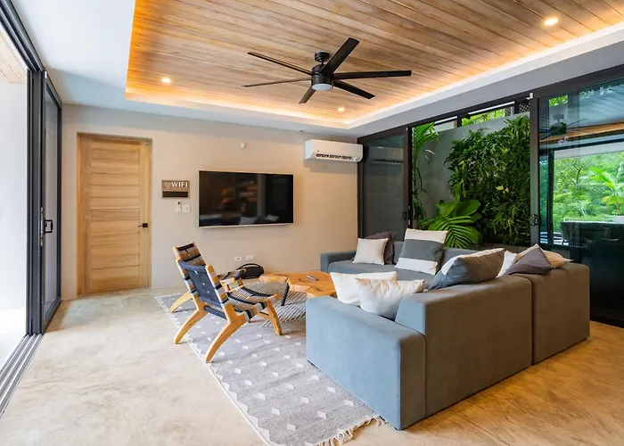 Villa New Modern 6br, Pool, Walk 2 Beach, Sleeps 20 *