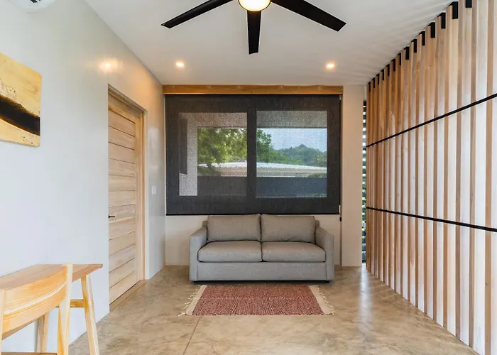 Villa New Modern 6br, Pool, Walk 2 Beach, Sleeps 20 *