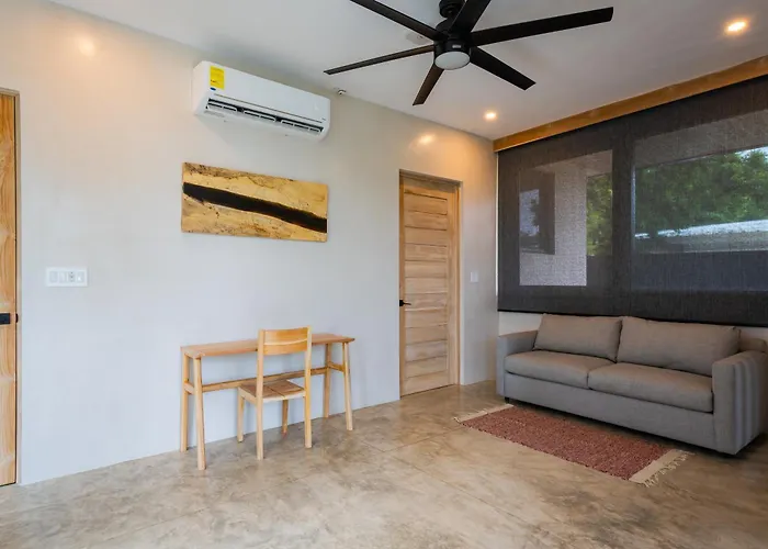 Villa New Modern 6br, Pool, Walk 2 Beach, Sleeps 20