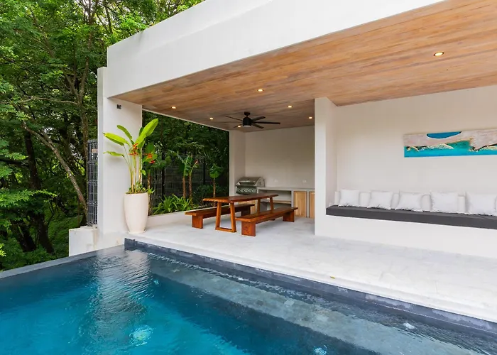Villa New Modern 6br, Pool, Walk 2 Beach, Sleeps 20