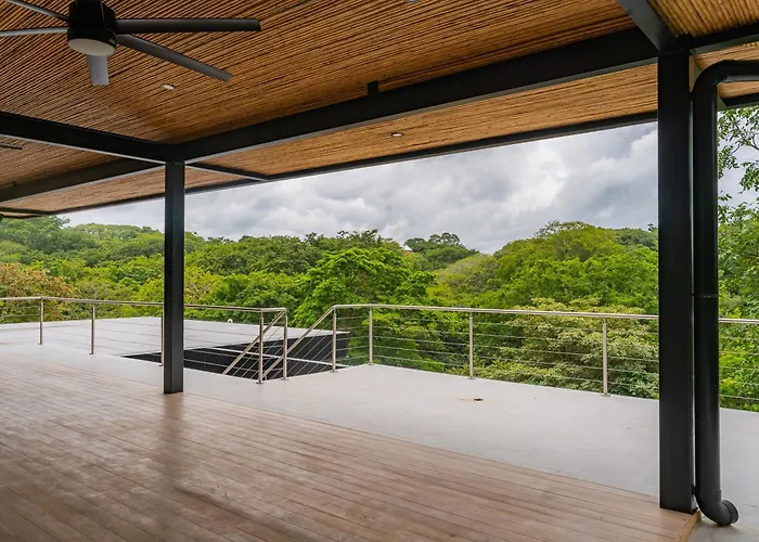 New Modern 6br, Pool, Walk 2 Beach, Sleeps 20
