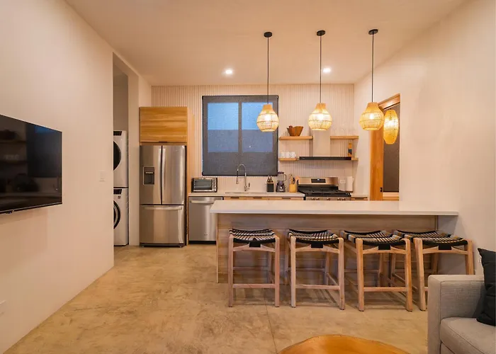 Villa New Modern 6br, Pool, Walk 2 Beach, Sleeps 20