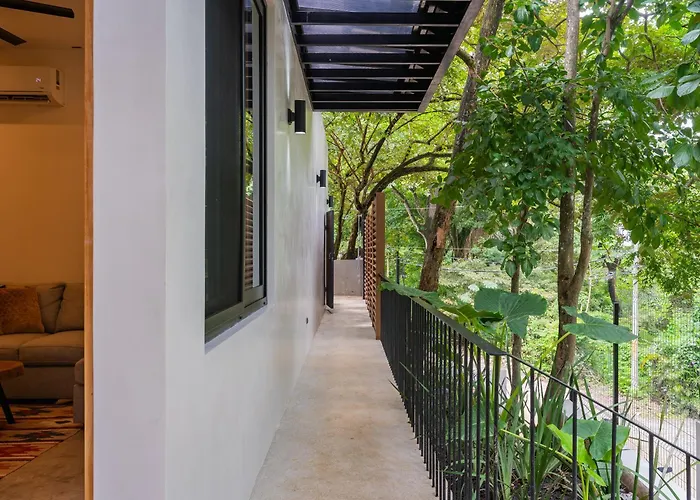 Villa New Modern 6br, Pool, Walk 2 Beach, Sleeps 20