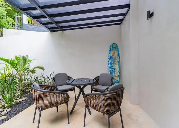 New Modern 6br, Pool, Walk 2 Beach, Sleeps 20 *